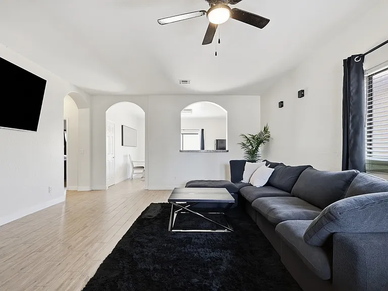 1008 W Saint Charles Ave — Photo 33