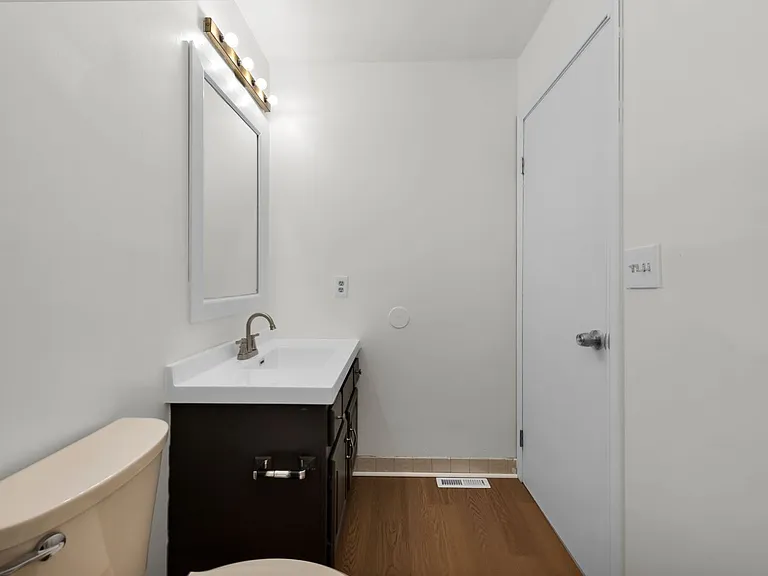 2700 Queenswood Dr — Photo 13