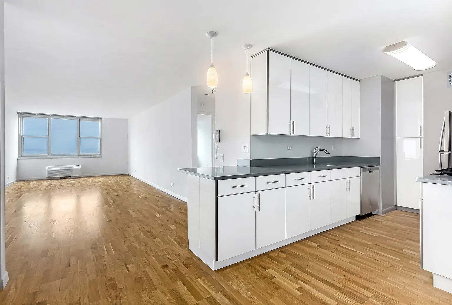 385 South End Avenue — Photo 1