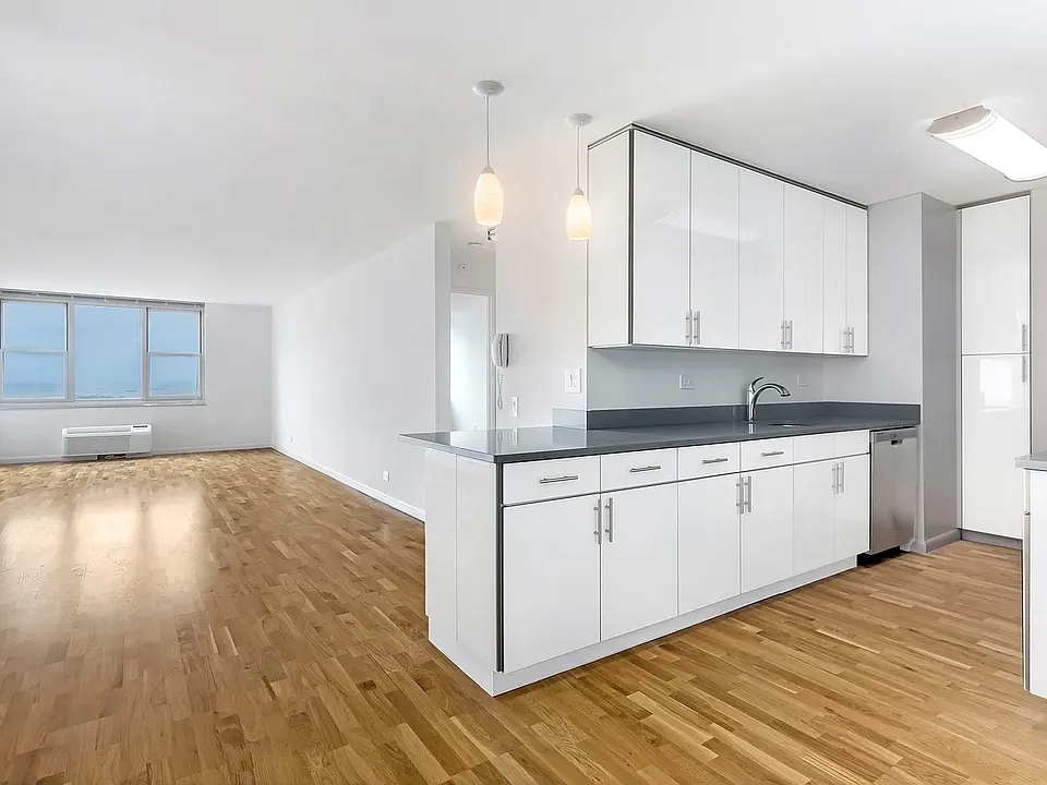395 S End Ave #22L