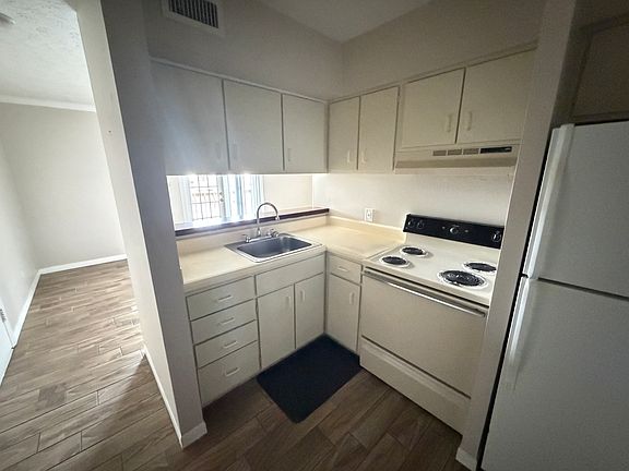4th image of 425 Wymore Rd #206