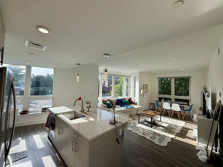 386 Market St #202 — Photo 3