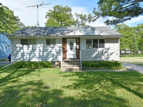 717 Kirkwood Ave, Winthrop Harbor, IL 60096