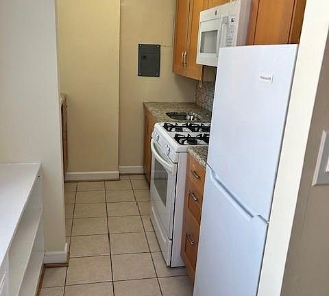 2nd image of 1021 Arlington Blvd APT 626