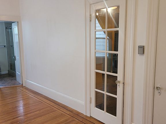 4th image of 518 Balboa St #1