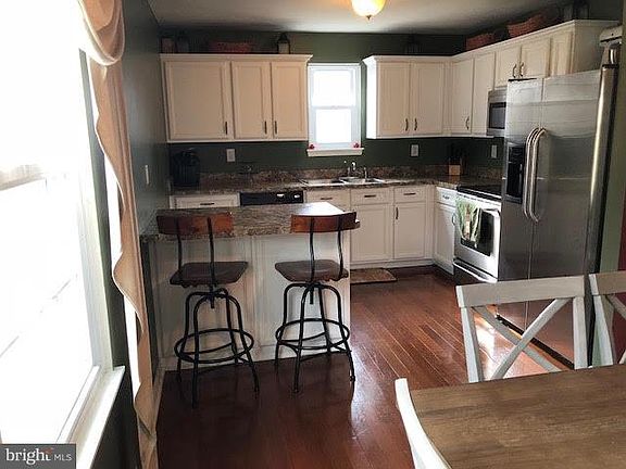 5th image of 306 Revere Ct