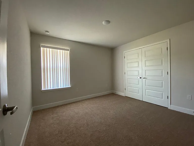 564 NW Oakmont Way — Photo 10