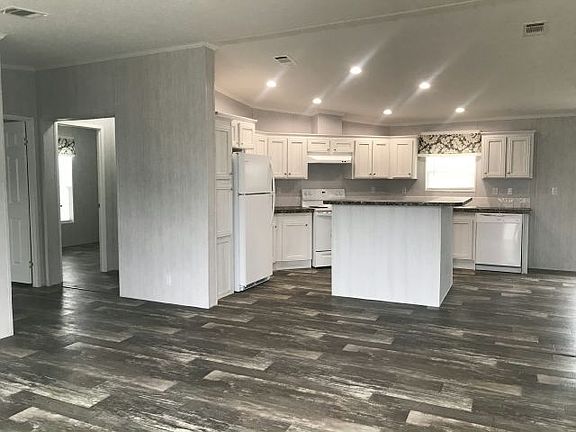 3rd image of 1913 Scranton Ave #186
