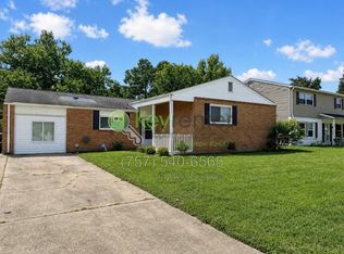 22 Banister Dr, Hampton, VA 23666