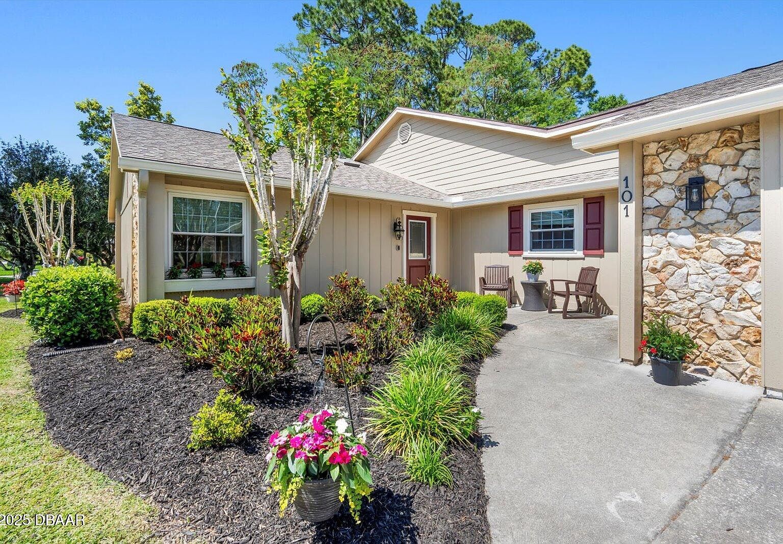 101 Sweetwater Oaks Ln