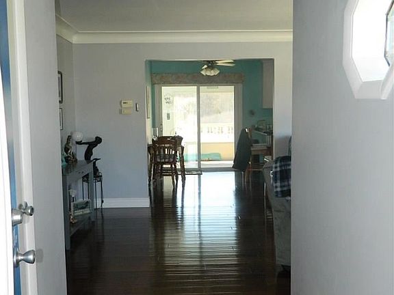 4th image of 11851 Carol Dr
