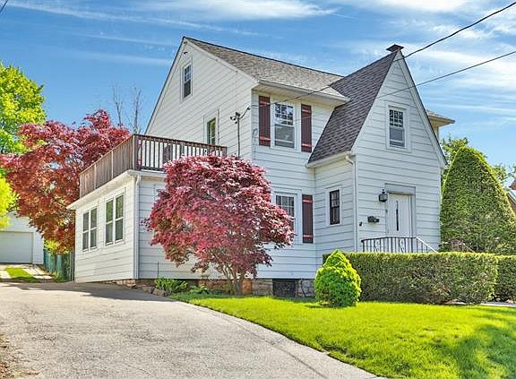 2nd image of 9 Cedar Pl