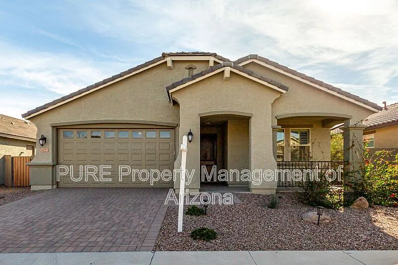 3 bed, 2.5 bath, 2019 sqft, $2,095 — Photo 2
