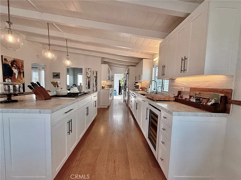 234 La Brea St — Photo 12