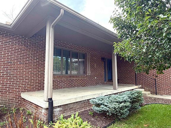 2nd image of 211 Harrison Ct