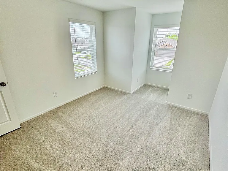 2126 Mosaic Valley Ct — Photo 32