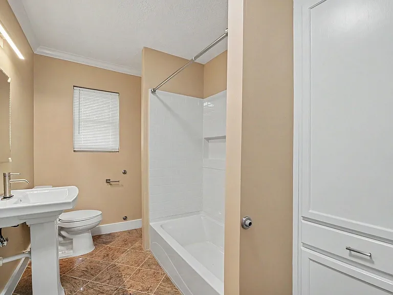 2805 Rosewood St — Photo 13