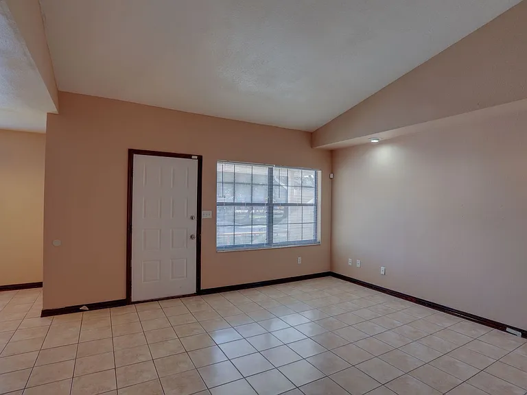 492 Tamarack St — Photo 7