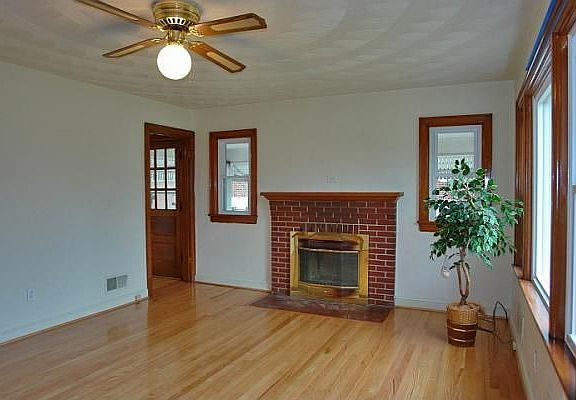Living room - Incredible floors