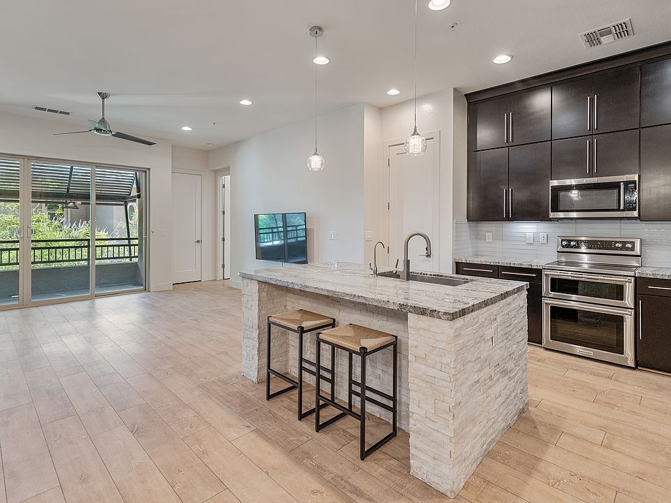 Open kitchen - great room concept