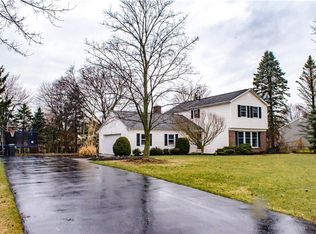 176 Bittersweet Dr, Farmington, NY 14425