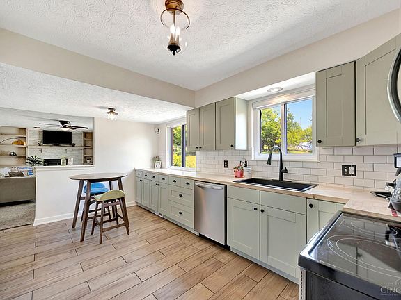 5th image of 5940 Flaig Dr