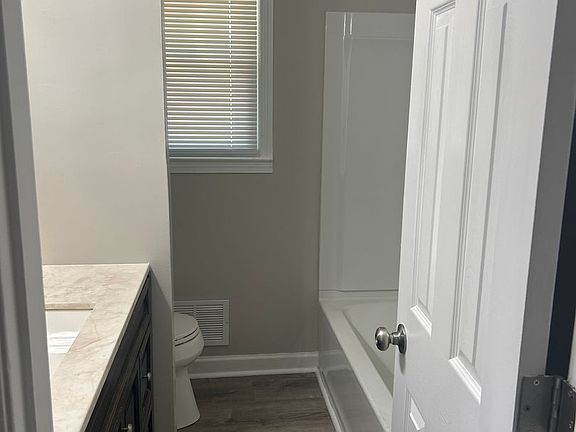 4th image of 105 Cherry Ct