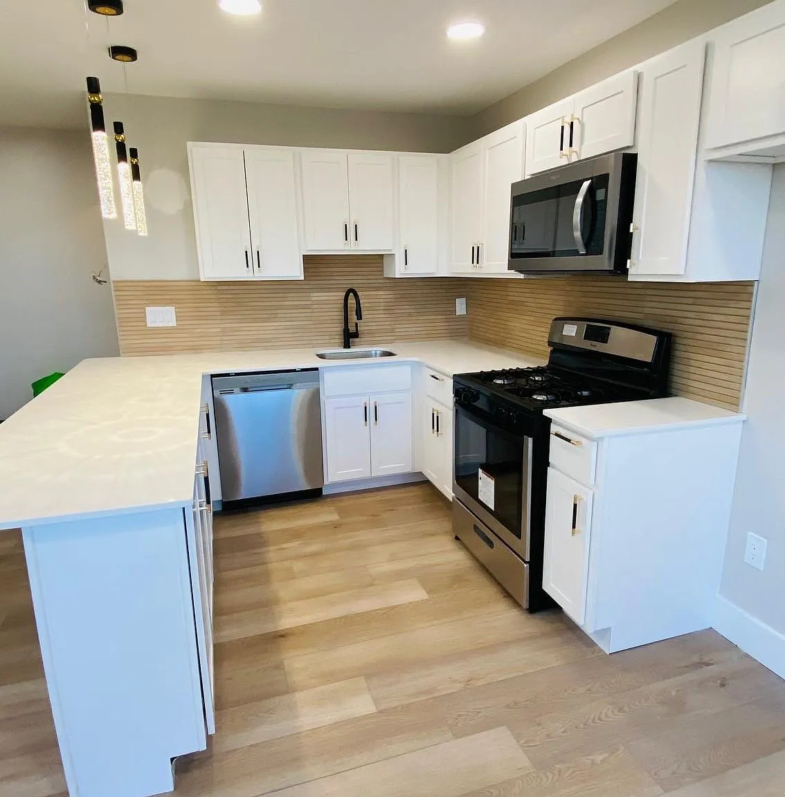 Karen Park Apartments — Photo 3