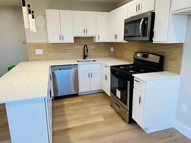 Karen Park Apartments — Photo 3