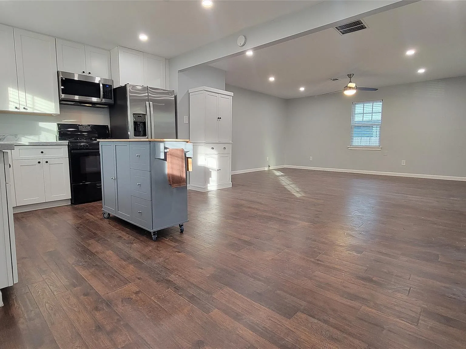 2 bed, 1.0 bath, 952 sqft, $1,650 — Photo 4
