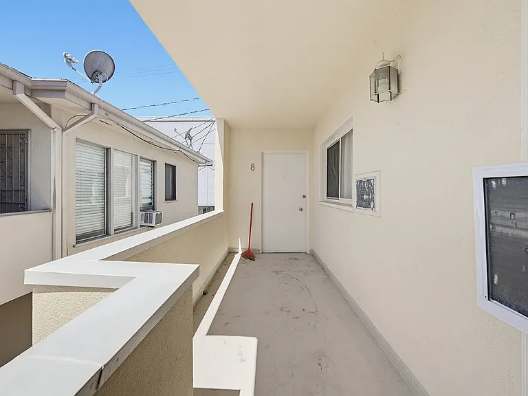 337 S Rexford Dr #8 — Photo 14