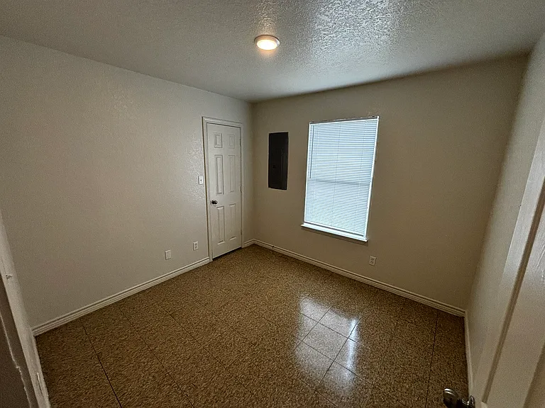 814 S Martin Luther King Jr Dr — Photo 18