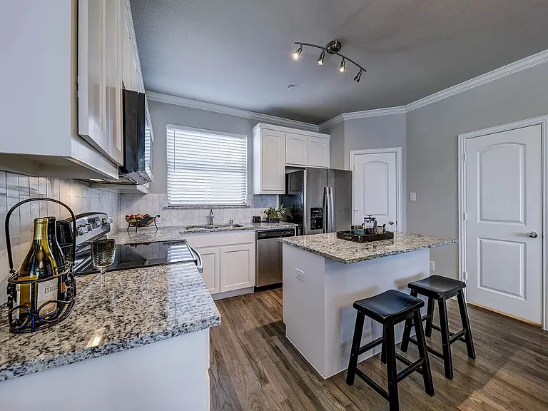 Lamar Townhomes — Photo 10