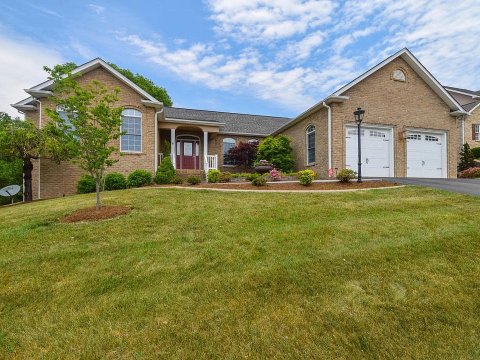 1st image of 195 Stoneledge Dr
