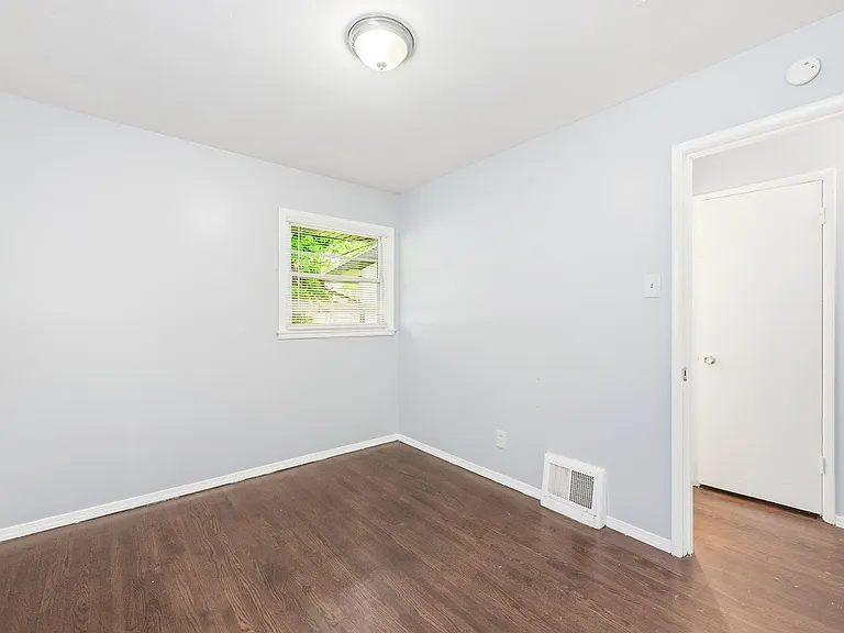 10519 Renfrew Dr — Photo 9