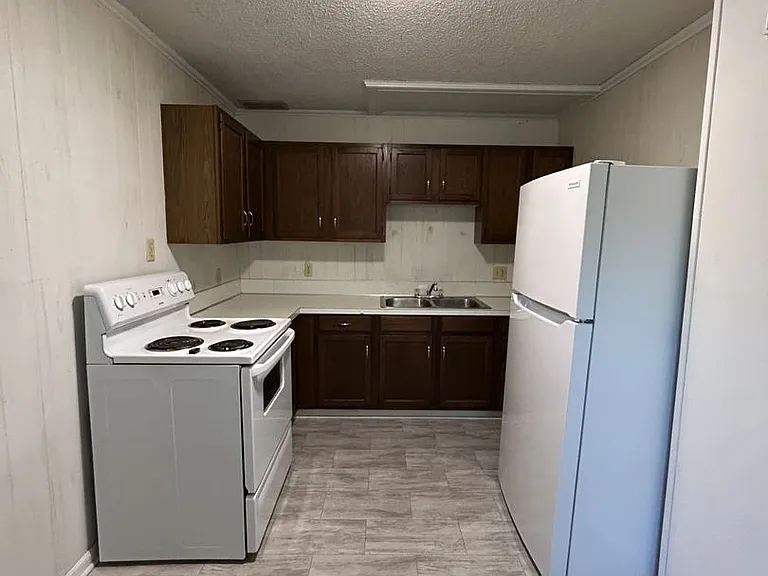 825 S Cherokee St — Photo 4