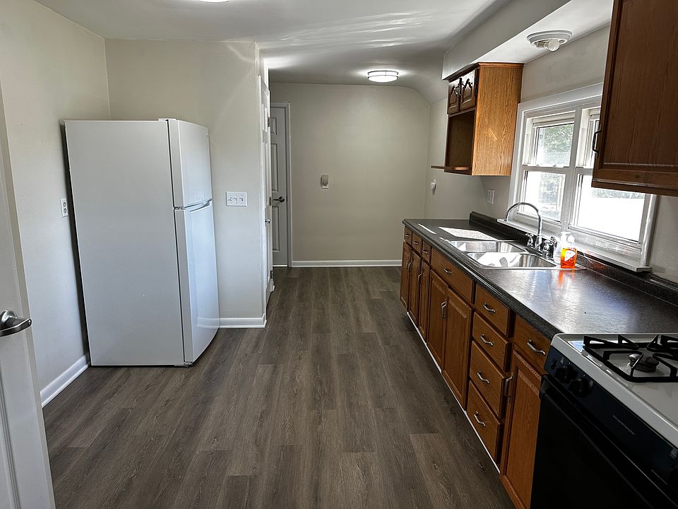 1st image of 16 Highland Pl #2