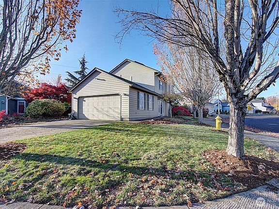 3rd image of 1816 SE 176th Place