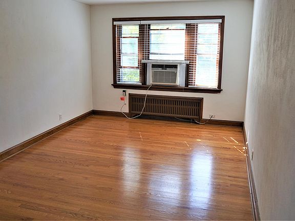 2nd image of 1265 Moorlands Dr