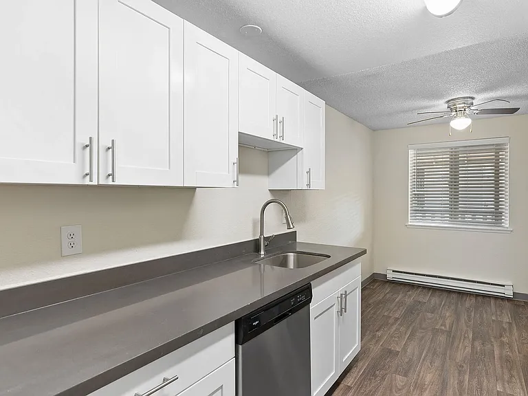Meridian West Apartments — Photo 8