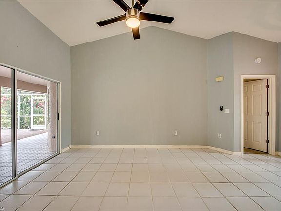 4th image of 690 Grass Cove Ct