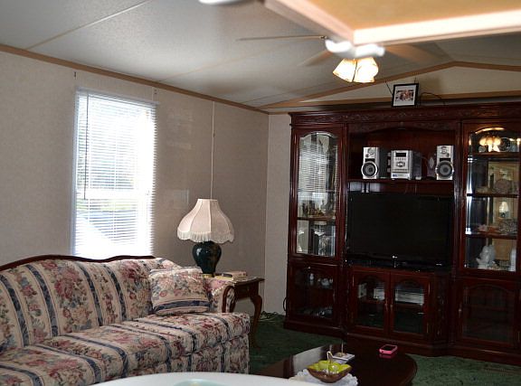 3rd image of 33228 Evergreen Dr