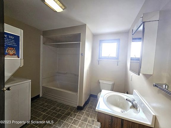 5th image of 526 N Hughes Ct Floor 2