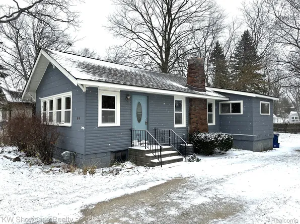 64 Danforth St, White Lake, MI 48386