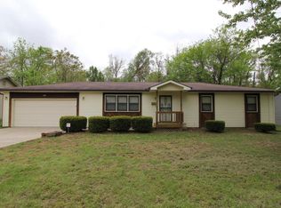 2756 E Cherry St, Springfield, MO 65802