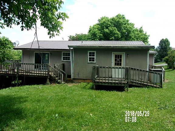 3rd image of 115 Hillcrest Cir