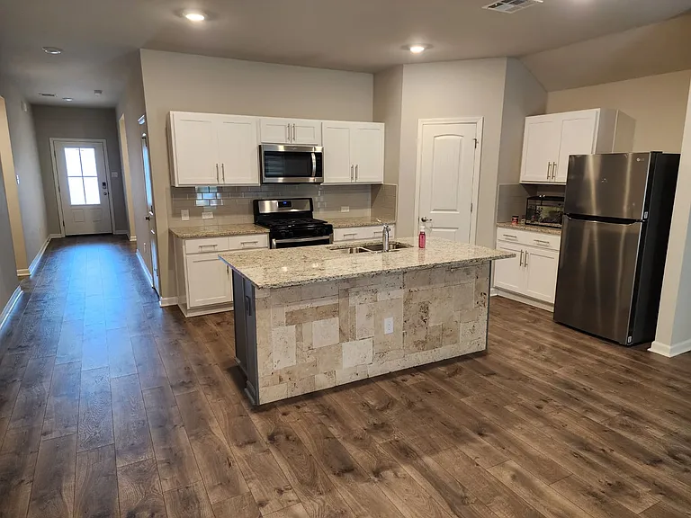 105 Batesburg Way — Photo 4