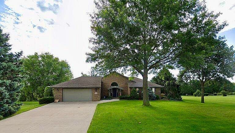 215 Parklane, East Dubuque, 