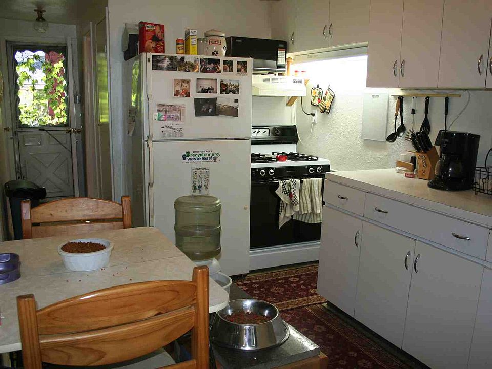 Eat in kitchen
