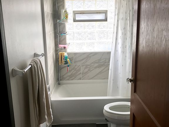 2nd image of 1047 Hollywood St NE
